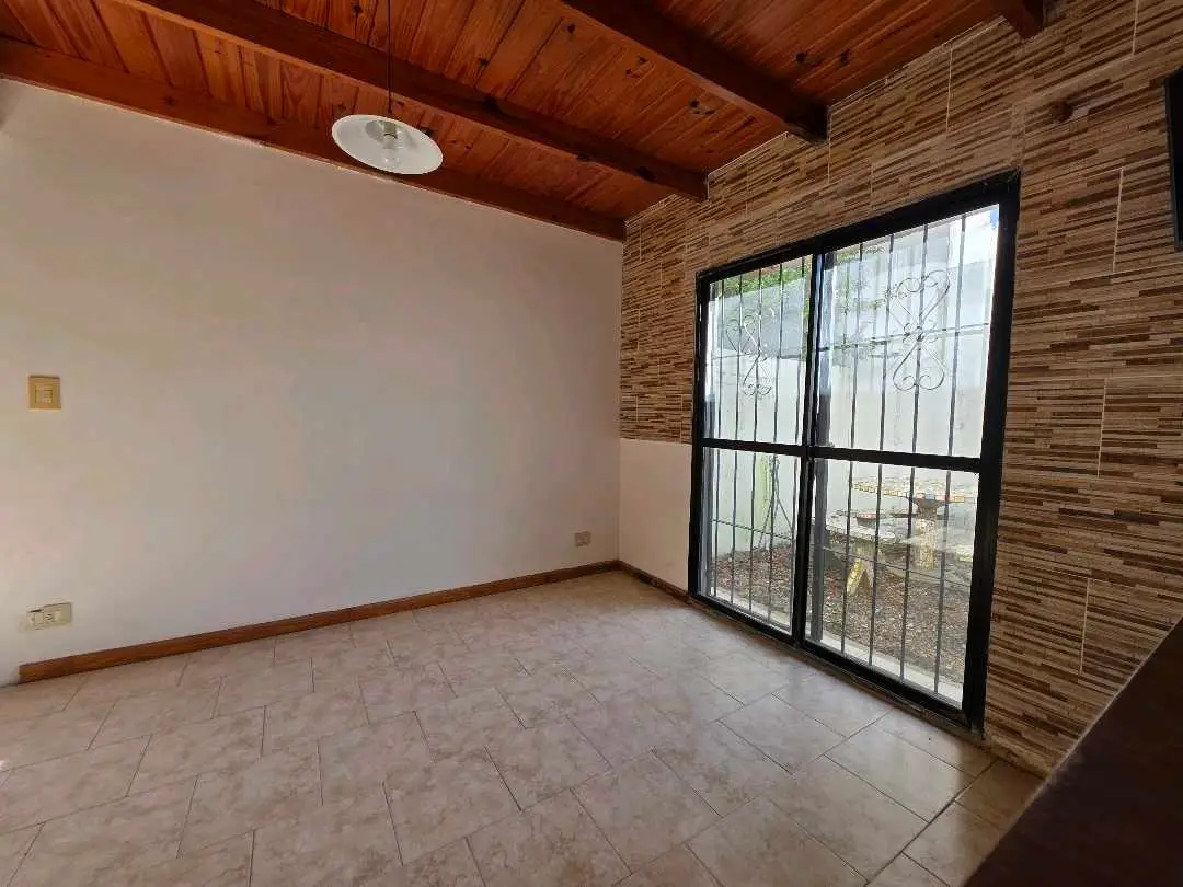 Casa de 2 dormitorios en venta en Colón — foto 6