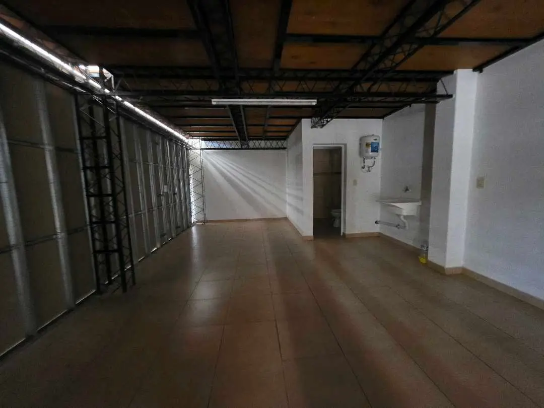 Comercial en alquiler en Caseros — foto 8