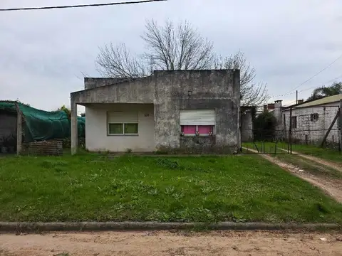 Casa de 2 dormitorios en venta en Caseros