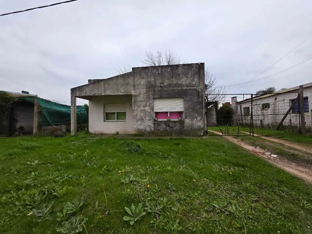 Casa de 2 dormitorios en venta en Caseros — foto 2